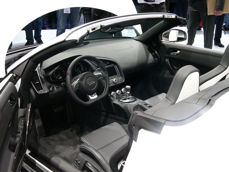Illustration for article titled Audi R8 5.2 FSI Spyder: Live Photos